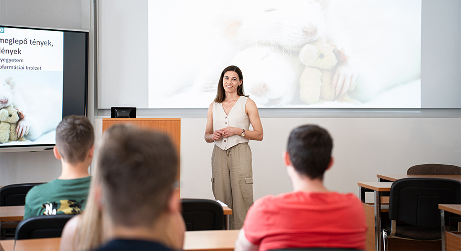 szte-gytk-kozepiskolai-programok-eloadas